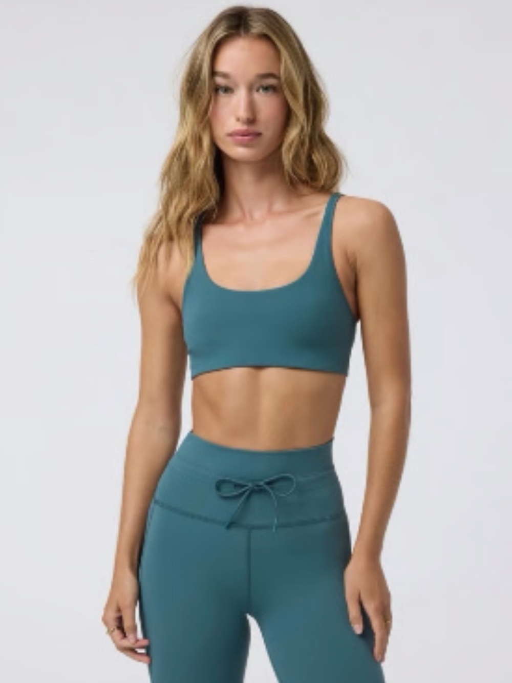 Vuori Yosemite Teal Strappy Bra and Matching Daily Form Leggings